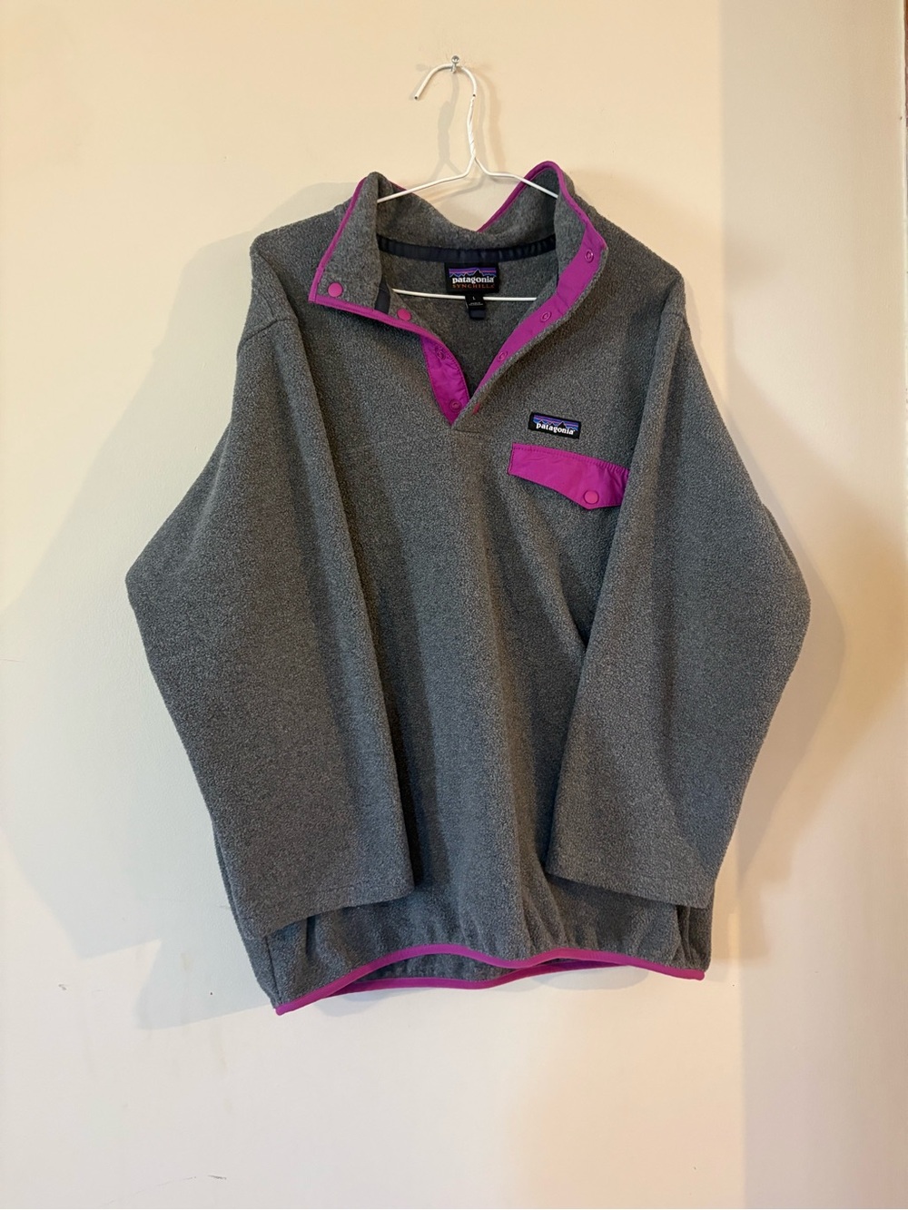 Patagonia Gray Fleece Pullover with Pink Trim woman’s large